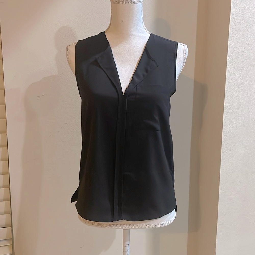 H & M black sleeveless top